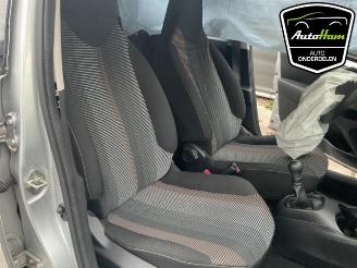 Peugeot 108 108, Hatchback, 2014 1.0 12V picture 13