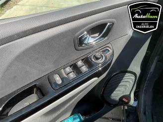 Renault Clio Clio IV Estate/Grandtour (7R), Combi 5-drs, 2012 / 2021 0.9 Energy TCE 12V picture 16