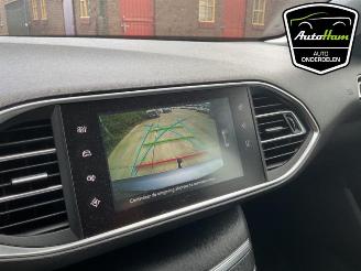 Peugeot 308 308 SW (L4/L9/LC/LJ/LR), Combi 5-drs, 2014 / 2021 1.2 12V e-THP PureTech 130 picture 17