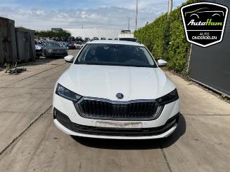 Démontage voiture Skoda Octavia Octavia Combi (NXAC), Combi 5-drs, 2019 1.5 TSI e-TEC 16V 2024/4