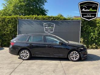 demontáž osobní automobily Skoda Octavia Octavia Combi (NXAC), Combi 5-drs, 2019 1.0 TSI 12V 2021/8