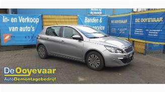 Coche siniestrado Peugeot 308 308 (L3/L8/LB/LH/LP), Hatchback 5-drs, 2013 / 2021 1.2 12V VTi PureTech 82 2013/11