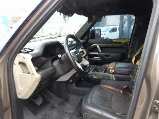 Land Rover Defender D300 X DYNAMIC picture 15