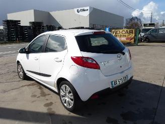 Mazda 2  picture 8