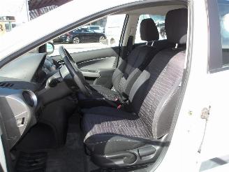 Mazda 2  picture 13