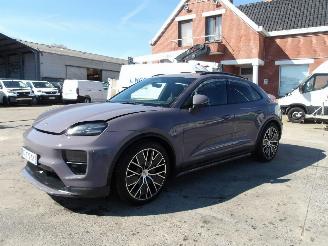 Vaurioauto  passenger cars Porsche Macan 4 TYPE 95B 2024/10