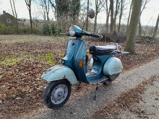 danneggiata motocicli Vespa  125 cc klassieke motorfiets voor restauratie 1982/12