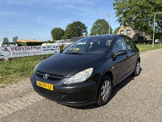 Schadeauto Peugeot 307 1.6-16V NAVTECH 2004/9
