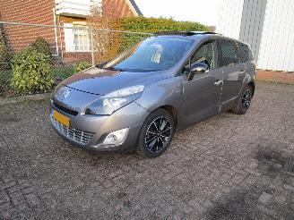 krockskadad bil auto Renault Grand-scenic 1.4 TCE Bose Navi Camera Clima 6-Bak 2012/3