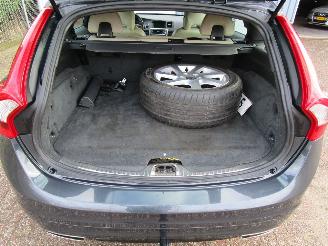 Volvo V-60 2.4 D6 AWD Schadevrij picture 12
