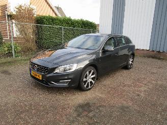 uszkodzony samochody osobowe Volvo V-60 2.4 D6 Hybride Schadevrij Nw APK 2013/9