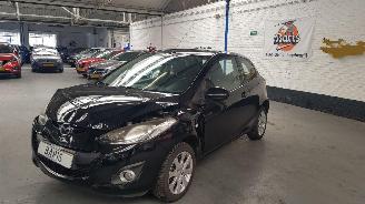 uszkodzony samochody osobowe Mazda 2 1.3 16V MZR  BENZ 1.349CC 62KW 84PK 2011/5