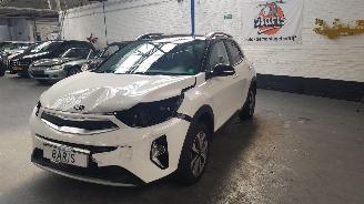 uszkodzony samochody osobowe Kia Stonic 1.0i T-GDi 12V ECO-DYNAMICS+ SUV  HYBRID 998CC 74KW 101PK 2021/3