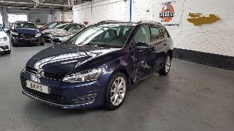 Damaged car Volkswagen Golf 1.2 TSI 16V BLUEMOTION COMBI BENZ 1.197CC 81KW 110PK 2016/1