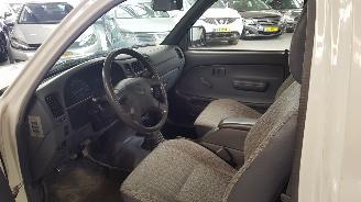 Toyota Hilux 2.5 D4-D   2WD    90 16V PICK-UP  DSL 2.494CC 65KW 88PK NAP... picture 7