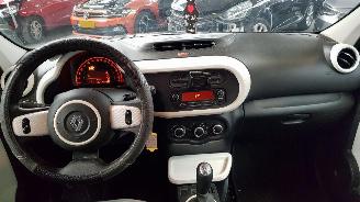 Renault Twingo 1.0 SCE 12V 4DRS BENZ 999CC 52KW 71PK picture 7