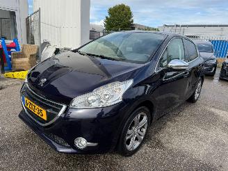 Avarii autoturisme Peugeot 208 1.2 PureTech Allure BJ  2010 142.305 KM 2010/4