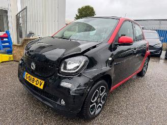 Schadeauto Smart Forfour EQ AUTOMAAT CABRIO Business Solution 18 kWh BJ 2019 82.436 KM 2019/9
