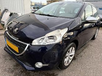 Auto incidentate Peugeot 208 1.2 VTi Urban Soul 2013/10