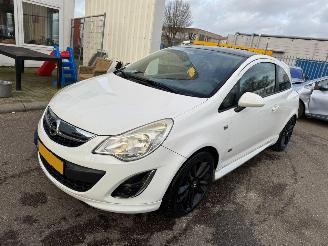 Vaurioauto  passenger cars Opel Corsa 1.4-16V Cosmo 2012/2
