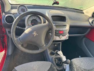 Peugeot 107 1.0-12V XR BJ 2009 239.000 KM picture 9