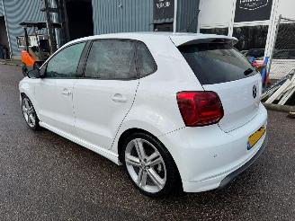Schadeauto Volkswagen Polo 1.2 TSI Highline 2015/8