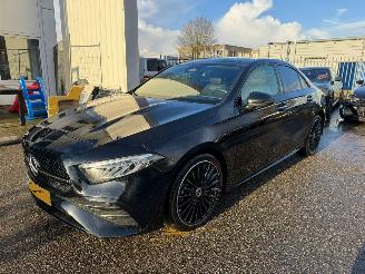 krockskadad bil auto Mercedes A-klasse 180 AUTOMAAT PANO AMG Line 2023/8
