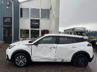 Peugeot 2008 1.2 PureTech Blue Lease Active picture 2