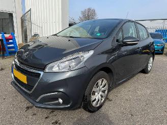 krockskadad bil auto Peugeot 208 1.2 PureTech Blue Lion 2016/11