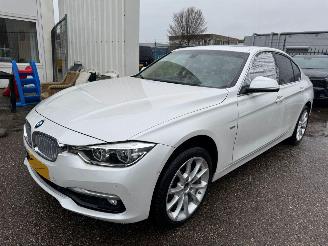skadebil auto BMW 3-serie 320i  AUTOMAAT Luxury Edition 2018/9
