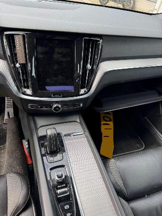 Volvo V-60 2.0 B3 R-Design picture 15
