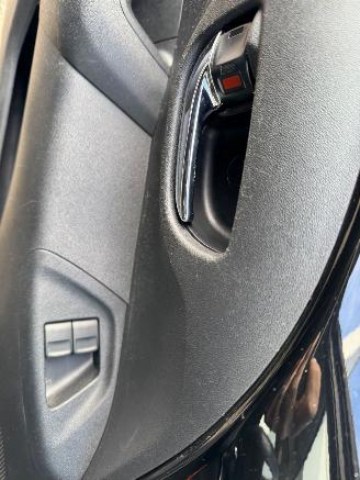 Peugeot 108 1.0 e-VTi Allure picture 18