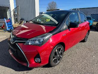 skadebil auto Toyota Yaris 1.5 AUTOMAAT Hybrid Dynamic Bi-Tone 2016/6