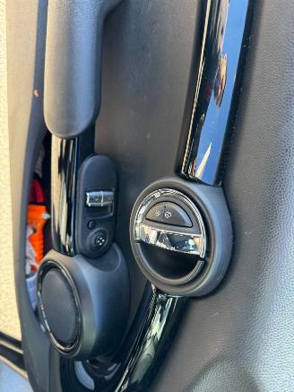 Mini Cooper 1.5 Cooper Business picture 13