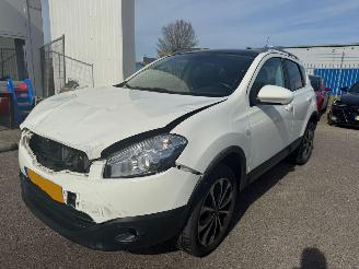 Damaged car Nissan Qashqai 1.6 Connect Edition 2012/6