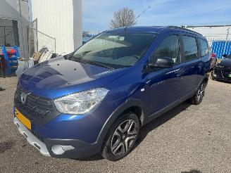 krockskadad bil auto Dacia Lodgy 1.5 dCi S&S Lauréate 7p. 2020/9