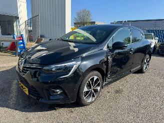 Damaged car Renault Clio 1.6 AUTOMAAT E-Tech Hybrid 140 Zen 2021/3