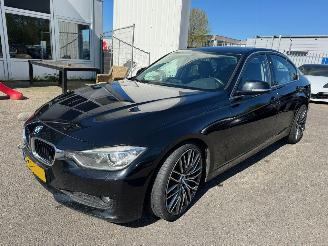 Damaged car BMW 3-serie 320i EfficientDynamics Edition Upgrade Edition 2013/3