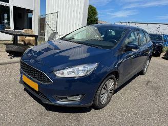 Voiture accidenté Ford Focus Wagon 1.0 Lease Edition 2017/9