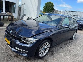 skadebil auto BMW 3-serie 320i AUTOMAAT Executive Sport 2013/5