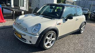 krockskadad bil auto Mini Cooper 1.6 Cooper 2004/10