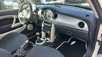 Mini Cooper 1.6 Cooper picture 12