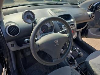 Peugeot 107 107, Hatchback, 2005 / 2014 1.0 12V picture 11