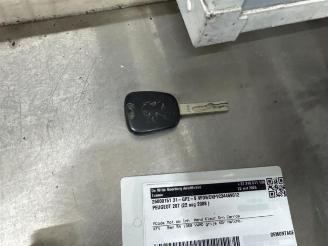 Coche siniestrado Peugeot 207 207/207+ (WA/WC/WM), Hatchback, 2006 / 2015 1.4 2008/8