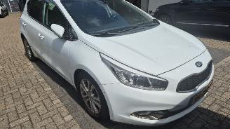 Unfallwagen Kia Cee d CEE D 1.6 BENZINE AIRO 2012/7