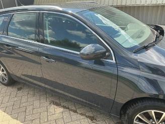 Peugeot 308 308 SW (L4/L9/LC/LJ/LR), Combi 5-drs, 2014 / 2021 1.2 12V e-THP PureTech 110 picture 24