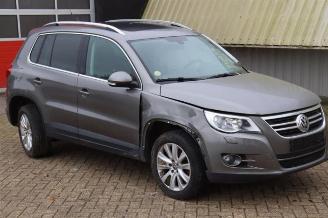 Coche siniestrado Volkswagen Tiguan Tiguan (5N1/2), SUV, 2007 / 2018 2.0 TDI 16V 4Motion 2008/10