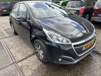 Peugeot 208 1.2 PURETECH LION picture 5