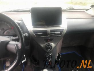 Toyota iQ iQ, Hatchback 3-drs, 2009 / 2015 1.0 12V VVT-i picture 12