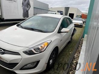 Coche siniestrado Hyundai I-30 i30 Wagon (GDHF5), Combi, 2012 1.6 GDI Blue 16V 2015/5